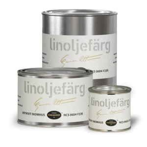 Linoljefärg Antikvit inomhus NCS kod 0604-Y23R Antikvit ska endast användas inomhus som slutstrykningsfärg för snickerier. Färgen innehåller anpassad mängd torkmedel för målning inomhus så något extra torkmedel ska inte tillsättas. Antikvit inomhus används tillsammans med vår linoljefärg Vit Grund vid på nya obehandlade snickerier. 1. Grundmåla med Vit Grund. 2. Mellanstryk med en blandning av lika volymdelar Vit grund och Antikvit. 3. Slutstryk med Antikvit Färgen är särskilt tillverkad för att behålla glans och hårdhet